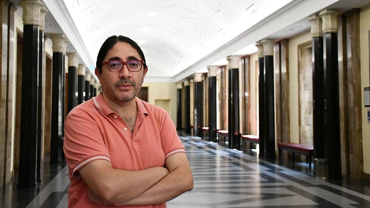 Prof. René Ramirez posing